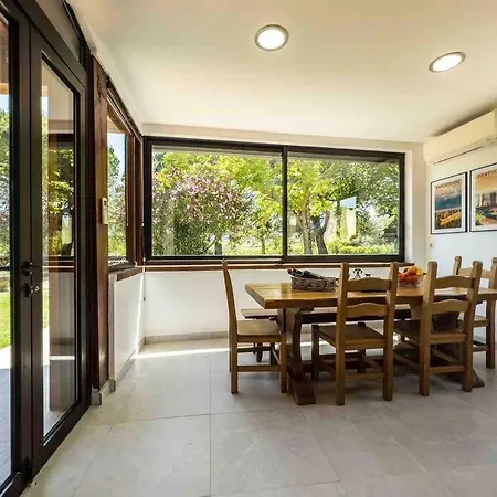 Domaine De Nougayrol: Luxury In Vineyard With Pool